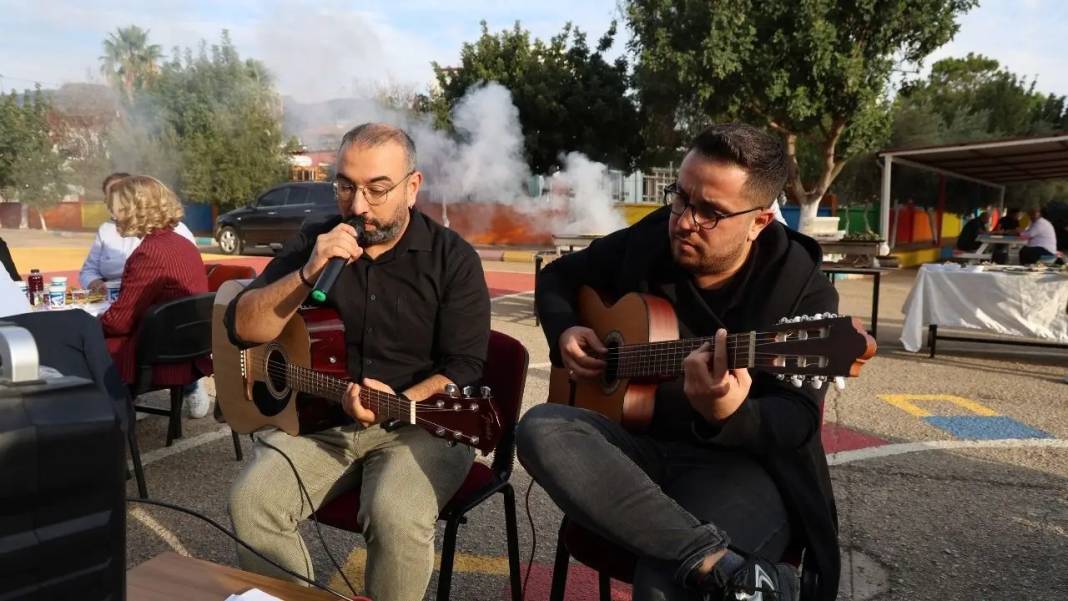 Adana Usulü Öğretmenler Günü Mangal Ateşiyle Şenliğe Döndü 4